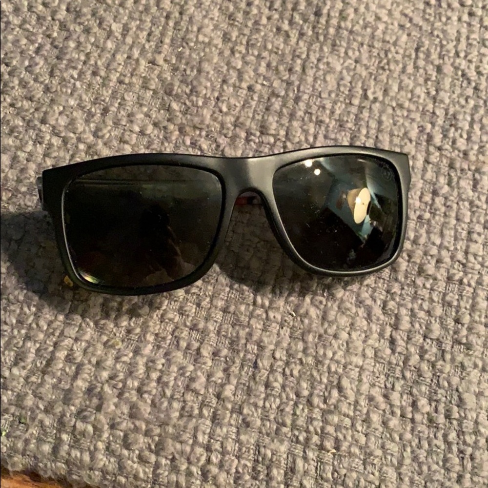 Electric sunglasses